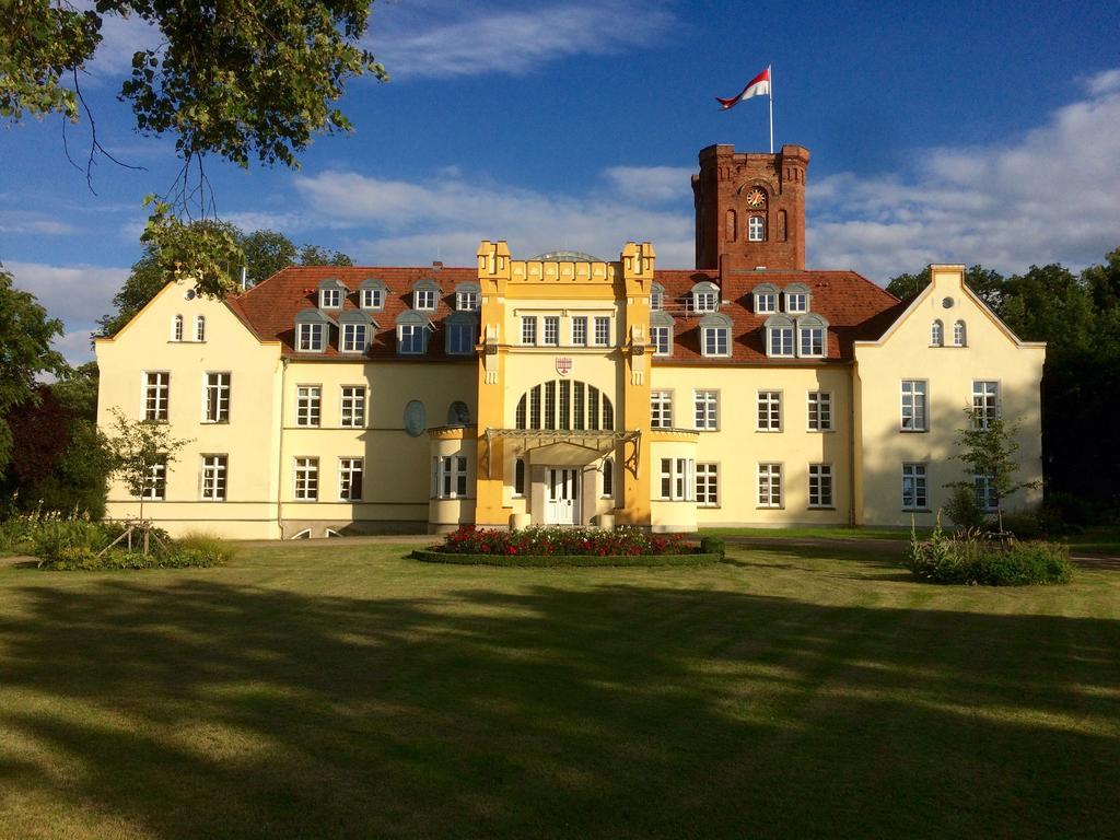 Schloss Lelkendorf - Fewo Parkblick エクステリア 写真